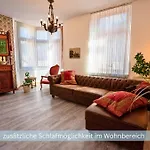 Grafenwohnung Mit Grossem Dachgarten Im Gaestehaus Graf-schmelzer *